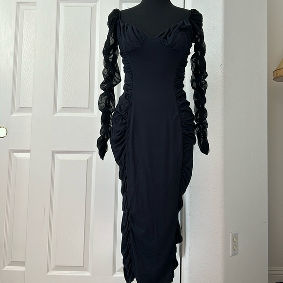 🆕Off the Shoulder ruched semi sheer sleeves with ruched sides midi dress. - Picture 3 of 8